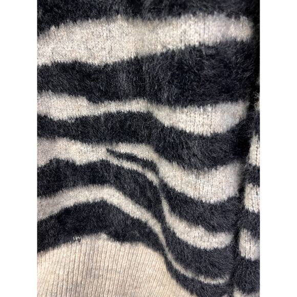 TWINE and STRING Anthropologie Sweater Women Medium Black animal print Mock neck - Picture 7 of 7